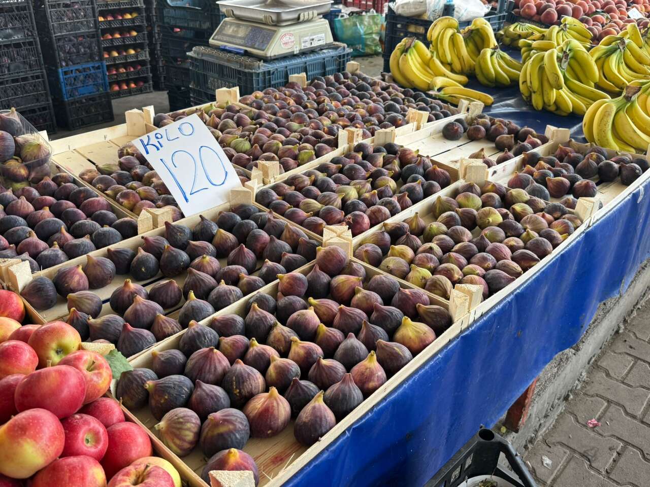 Menteşe Perşembe Pazarı’nda Bu Hafta Tezgâhlar Rengarenk 1